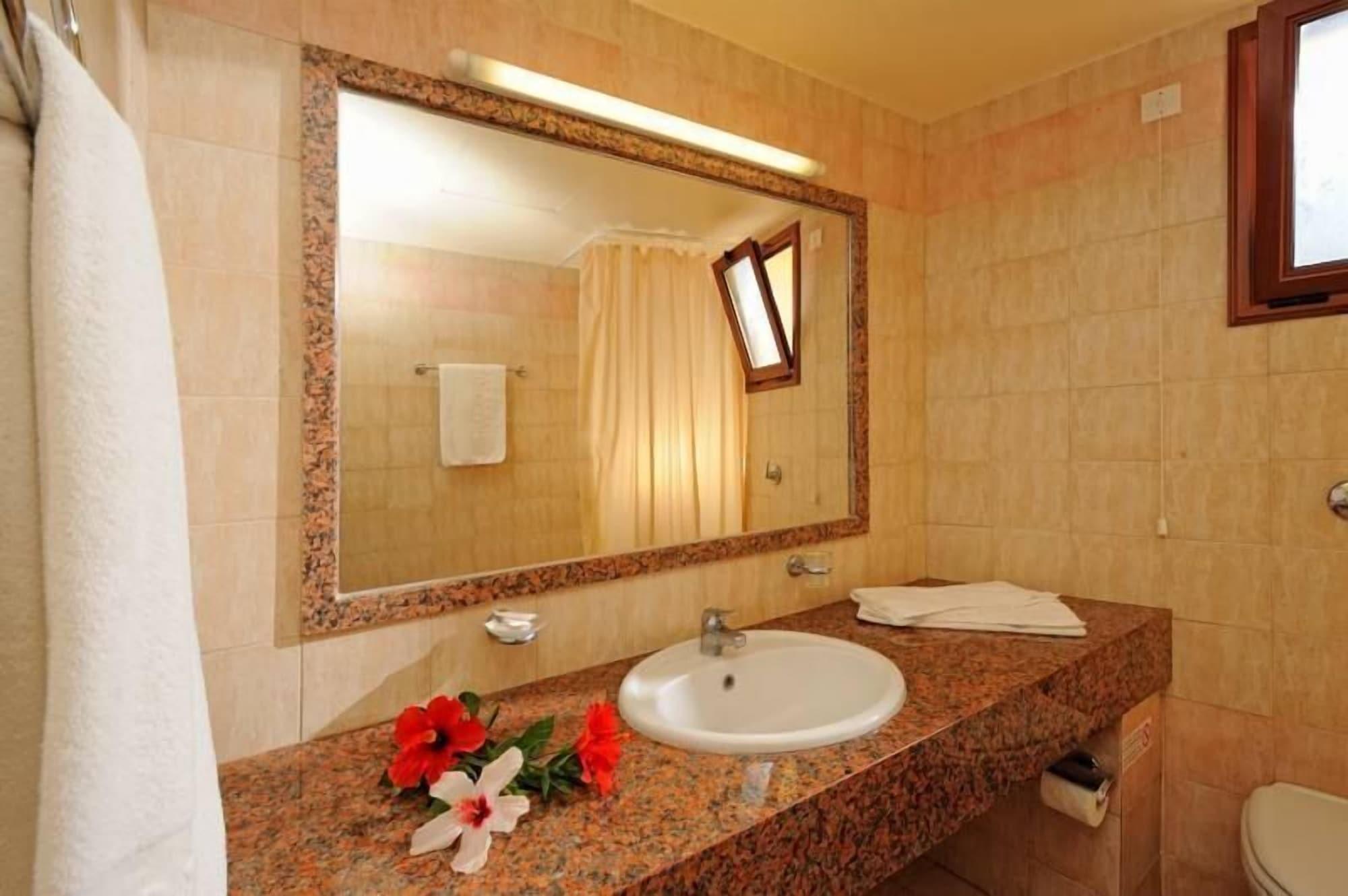 Maria Lambis Aparthotel Stalida Bagian luar foto