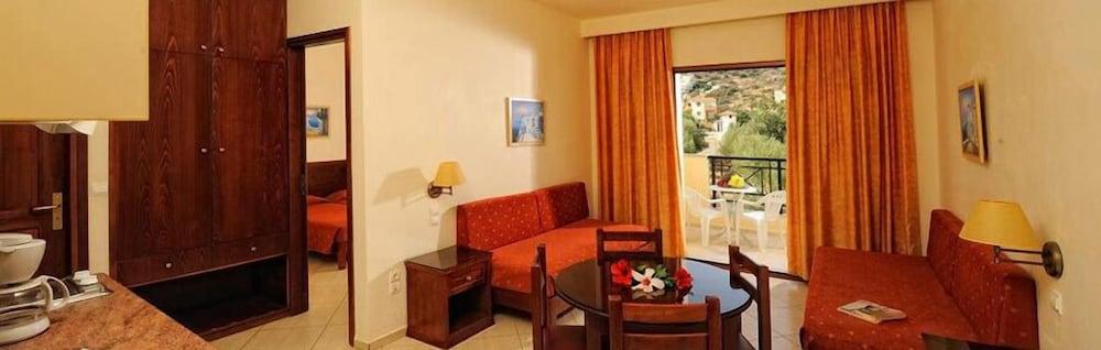 Maria Lambis Aparthotel Stalida Bagian luar foto